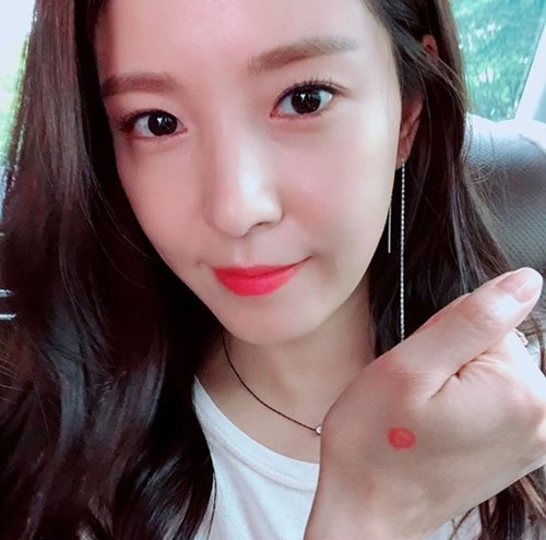 [투표소 찾은 ★]'아시아의 별' 보아, 지방선거 투표 인증 '멋져!'