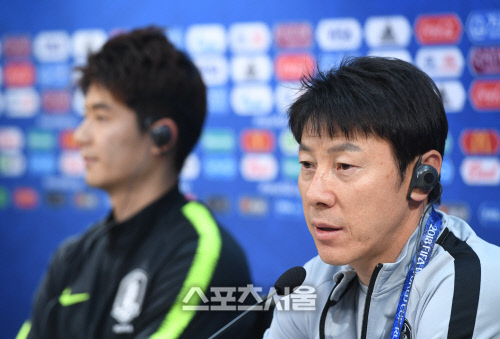 [포토] 신태용 감독, 스파이게임 질문에...모든 감독의 고충!