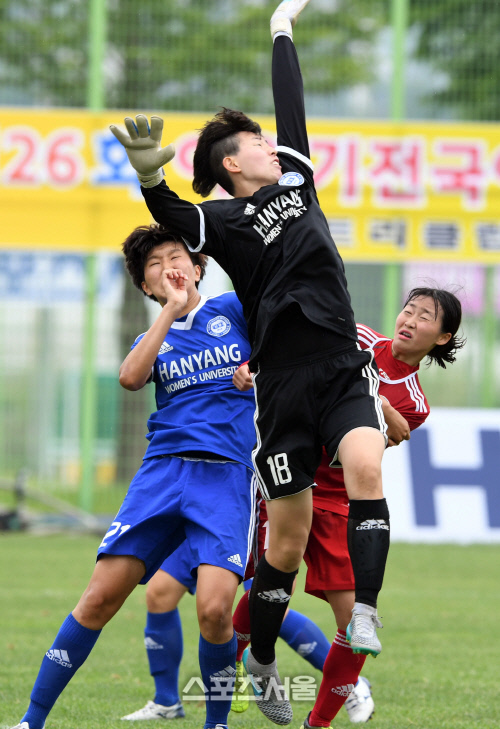 [포토]여왕기축구, 권해인... 내손이 먼저