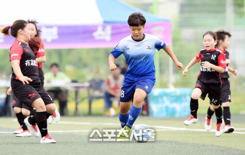 [포토]여왕기축구, 이지현의 드리블