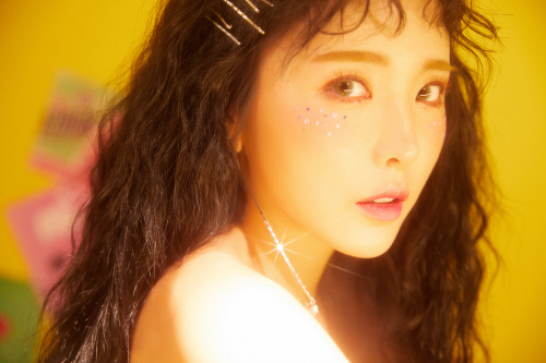 예능대세 홍진영, 신개념 웹예능 '찍히면 죽는다' 출연확정