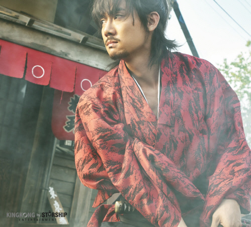 눈빛만으로도 마음이 아픈 유연석, '미스터 션사인' 차가운 순정남