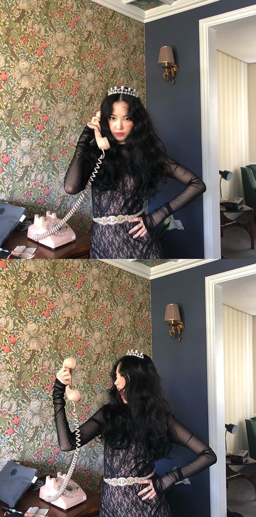 [★SNS] 손나은, 왕관+시스루 원피스로 완성한 '공주 미모'