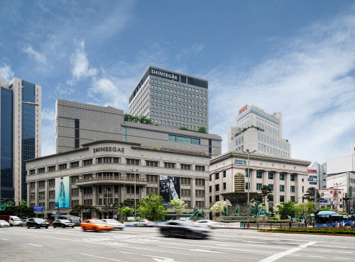 신세계百, 개점시간 오전 11시로…"협력사 워라밸 배려"