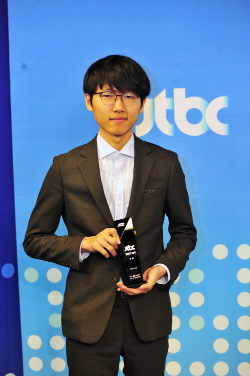 [흑돌백돌]신진서, JTBC 챌린지매치 첫 우승 外
