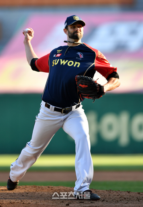 KT 니퍼트 外人 통산 100승, 1000K, 1200이닝 동시 돌파