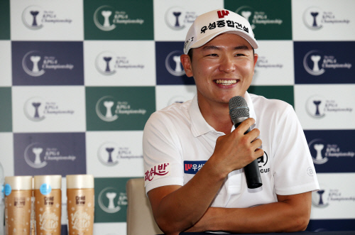 한국오픈 우승 최민철, 이번엔 KPGA선수권 코스레코드 "팬들이 알아봐주셔서 더 힘이 납니다!"