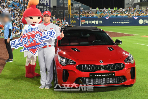 [SS포토]\'미스터 올스타\' 최정, 부상은 스포츠세단