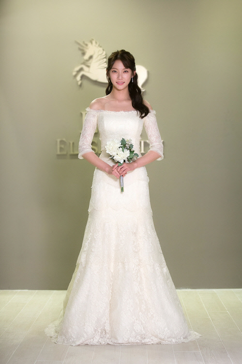 '너도 인간이니' 공승연, 웨딩드레스 자태 공개 '깜짝 변신'