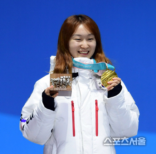 '쇼트트랙 간판' 최민정, '피겨 퀸' 김연아와 한솥밥 (공식)