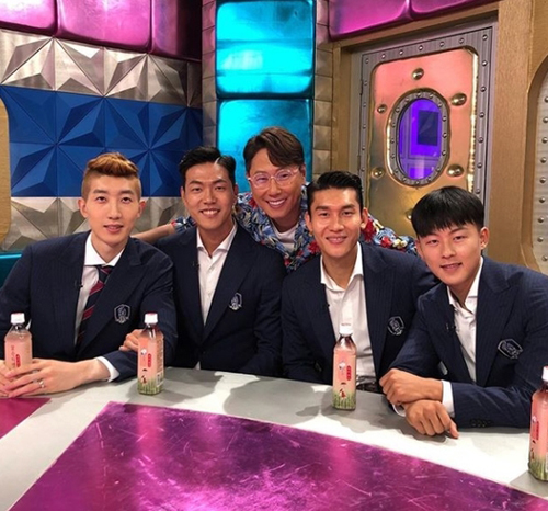 [★SNS]윤종신, 태극전사 4인방과 '라스' 인증샷 "역대급 방송"