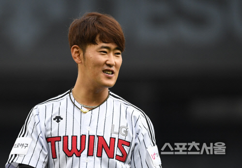 [포토] LG 정주현, 모자 벗어도...훈훈!