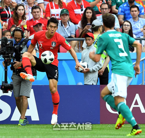 [포토] 이용, 깊숙한 침투!