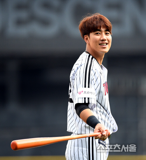 [포토] LG 이천웅, 표정이 밝아~!