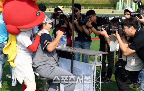 [포토]이현석, 카메라 세례중