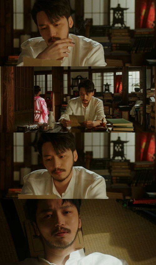 '미스터 션샤인' 변요한, '눈빛+씁쓸 웃음'으로 완성한 구한말 지식인