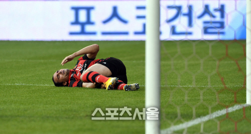 포털 검색 1위 '포항 빙하기 해프닝'...스틸야드는 진짜 얼어붙었다