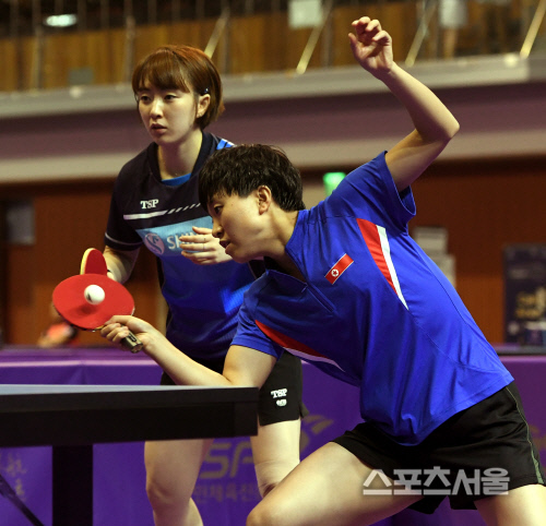 [포토] 김송이-서효원, 남북단일팀의 찰떡 호흡~!