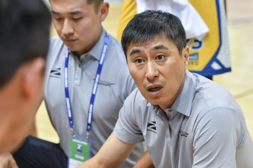 1패 뒤 첫 승 삼성 이상민 감독 "예선 마지막 경기 전술변화 줄 것"