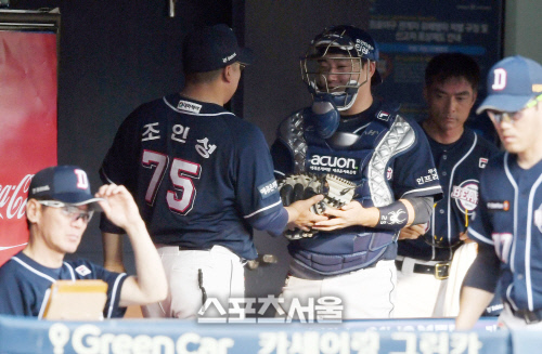 [포토]조인성 코치와 양의지는 회의중!