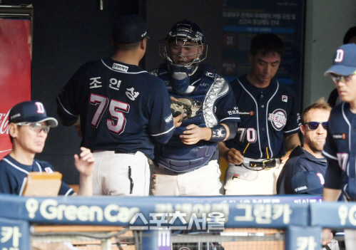 [포토]조인성 코치와 양의지의 스탠딩 회의!