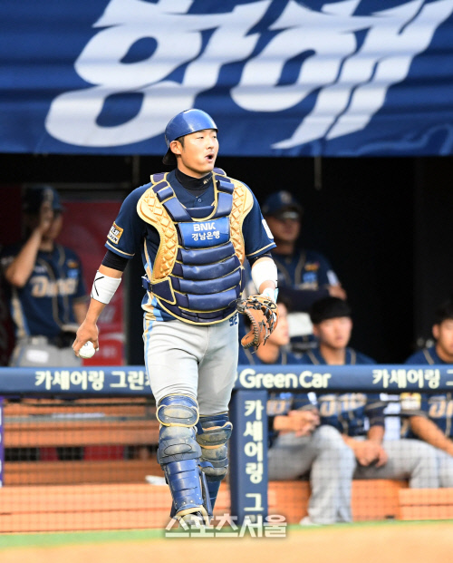 [포토]NC 배터리, 폭투가 미워요