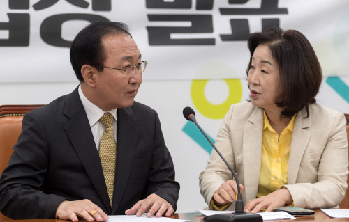 [2보] 드루킹 '불법자금 의혹' 노회찬, 아파트서 투신사망. 유서 파악중