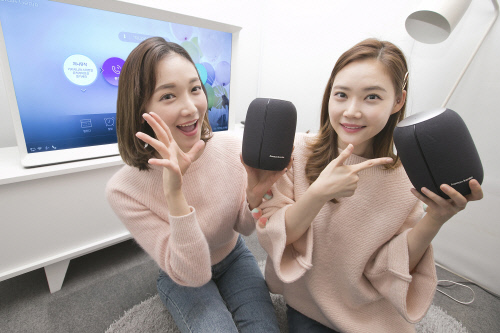 [KT사진]기가지니2_모델포함