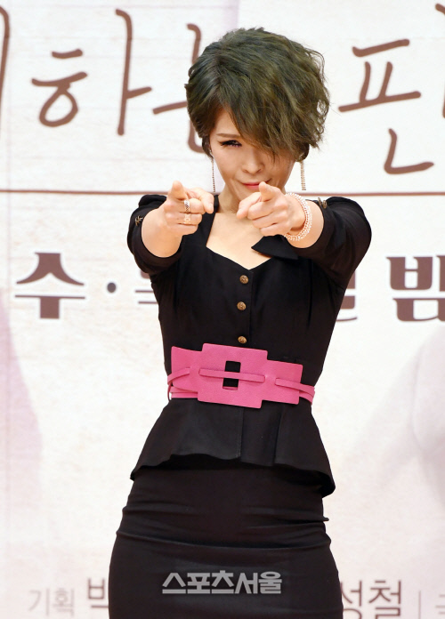 [포토]친애하는 판사님께~ 황석정 포즈!