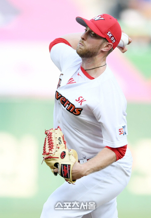 [포토]켈리, 이번엔 너클 커브 그립으로