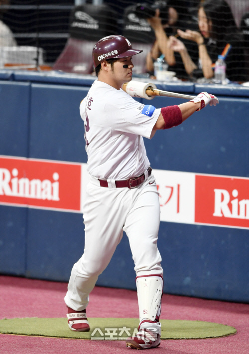 [포토]박병호, 몸을 잘 풀어야!