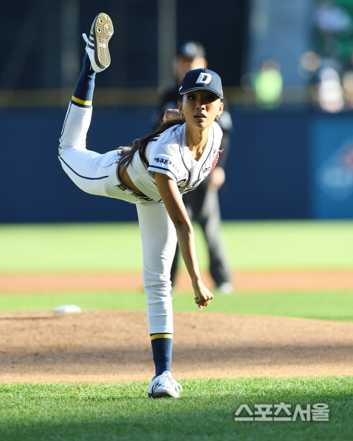 [포토] 문가비, 아름다운 시구 모션~!