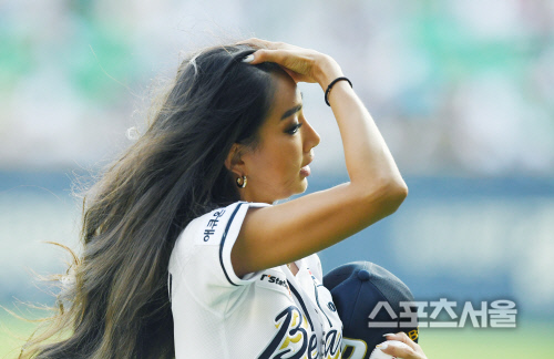 [포토] 문가비 시구, 머리카락 찰랑이며~