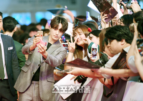 [포토]신과 함께 이준혁, 오늘은 레드카펫