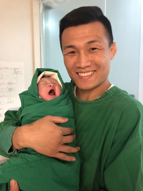 '코리안 좀비' 정찬성, 셋째 득남 "산모·아이 모두 건강"