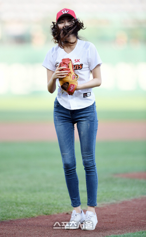 [포토]미스코리아의 시구 가리는 긴머리