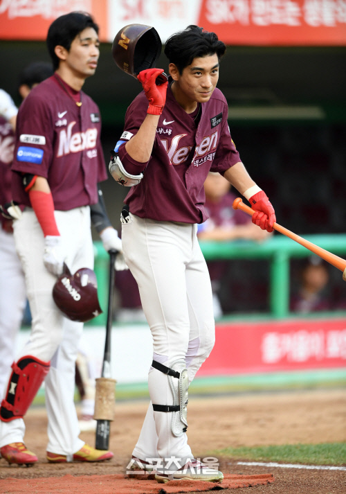 [포토]이정후, 인사를 빠트릴순!