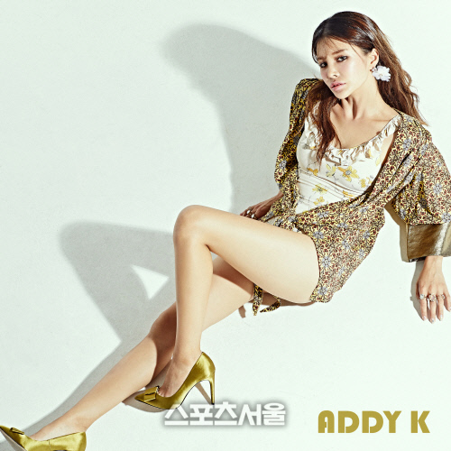 눈부신 각선미를 자랑하는 SNS 슈퍼스타 빠나나, 몸매가 장난이 아니죠~[포토]