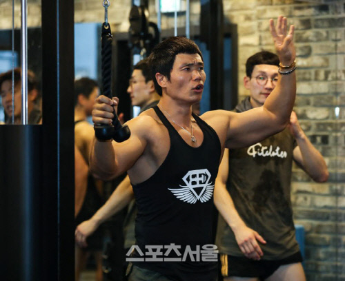 경찰 출신 보디빌더 박성용 경사, 주목하세요~[포토]