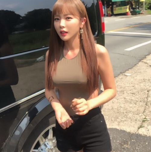 "오늘 날씨 실화예요?" 홍진영, 폭염에도 열일하는 미모·몸매