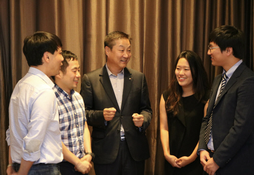 [기업人] CJ제일제당 신현재 대표 미국행 "박사급 인재 채용 나서"