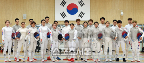 [포토] 펜싱 대표팀 \'좋은 성적으로 보답하겠습니다\'