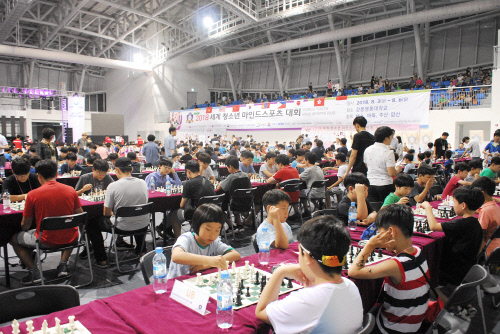 7) 체스경기 모습.