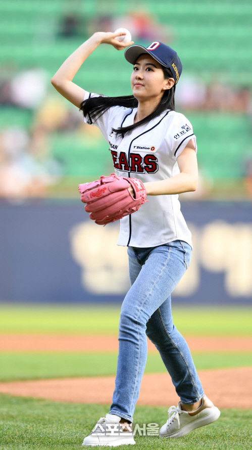 [포토] 시구하는 미스코리아 美 박채원