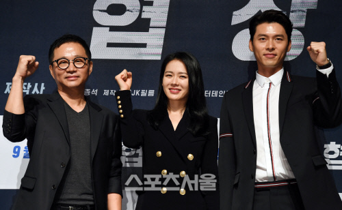 [포토] 이종석 감독-손예진-현빈, '협상' 화이팅!