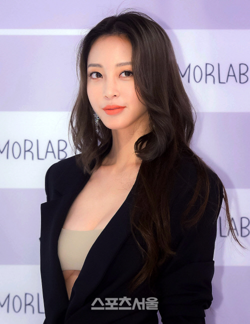 매혹의 한예슬, "오늘은 좀 파격적이죠~"[포토]