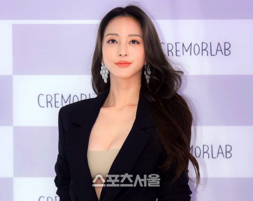 건강이상설을 무시하는 한예슬의 뽀얀 피부, "너무 예쁘죠~"[포토]