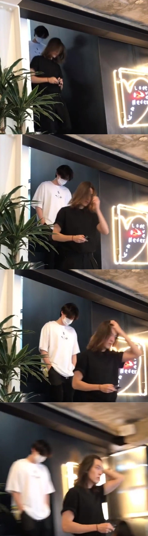 어깨까지 기른 머리카락…'비인두암 투병 중' 김우빈의 근황(Ft.이종석)