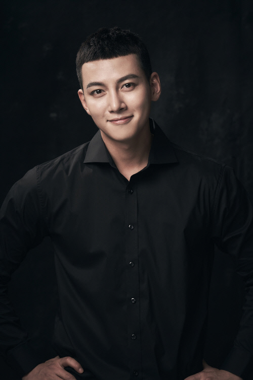 [신흥무관학교] 지창욱(동규役)_프로필(제공.쇼노트, 육군)