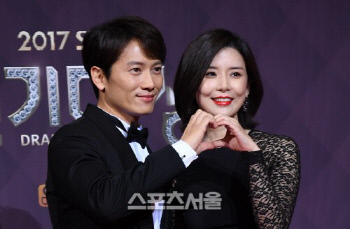 지성♥이보영, 둘째 임신 "현재 초기… 내년 봄 출산 예정"